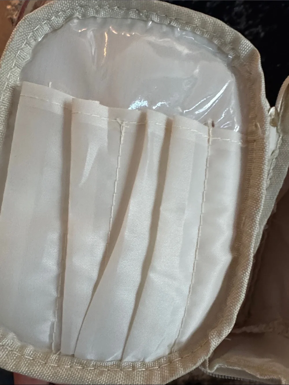 Cream Oval Cosmetic Bag NEW 🏷️